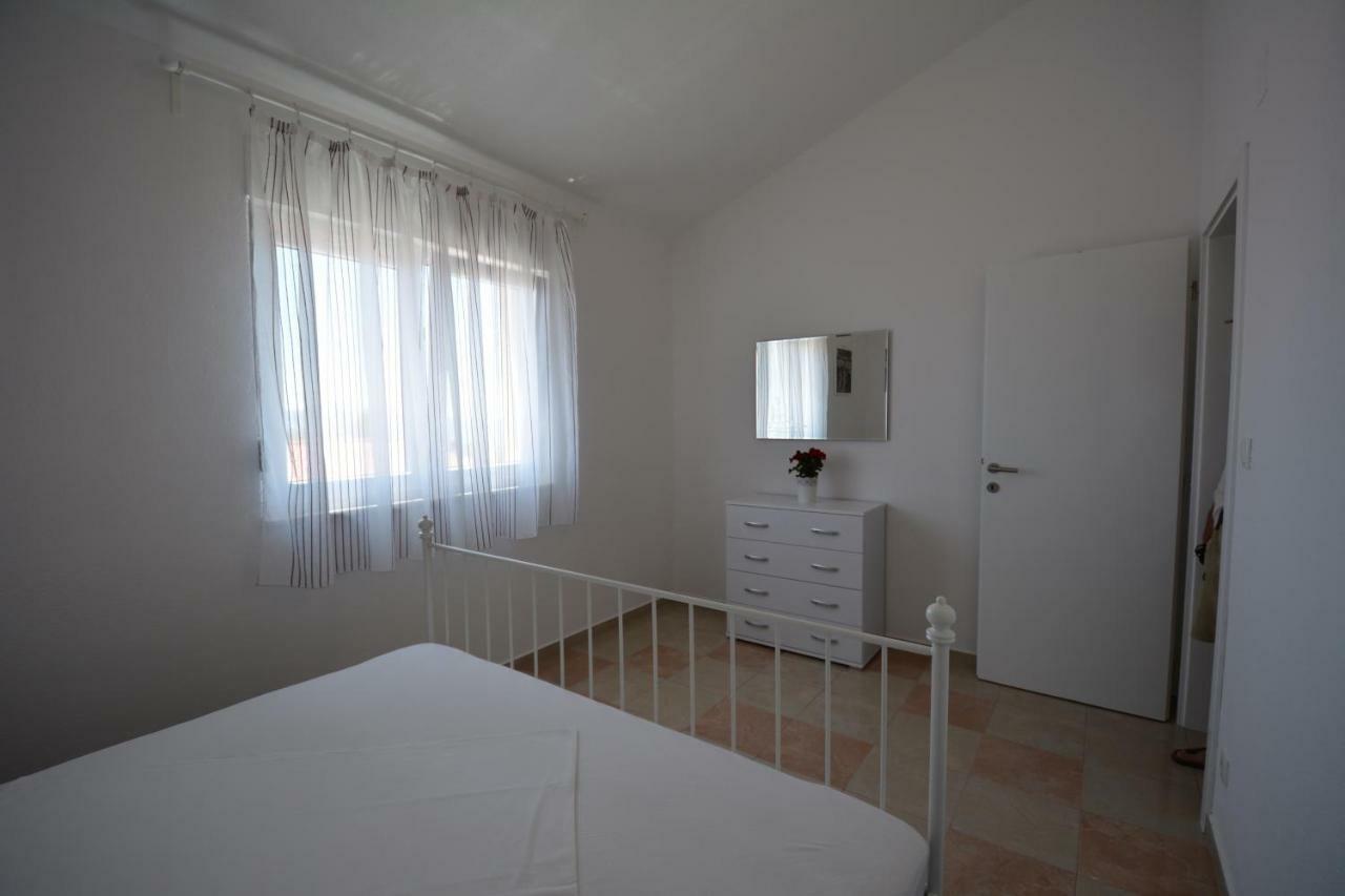 Apartments Otok 2 Trogir Exterior photo
